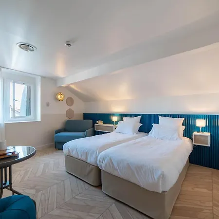 Otel Du Palais De L'isle 3*